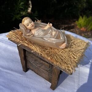 2005 Members Mark Nativity Replacement Porcelain Fabric Baby Jesus Manger